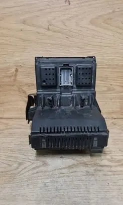 Volvo XC70 Fuse module 30786475 28062212