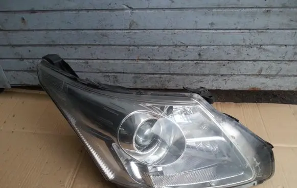 Toyota Avensis T270 Headlight/headlamp