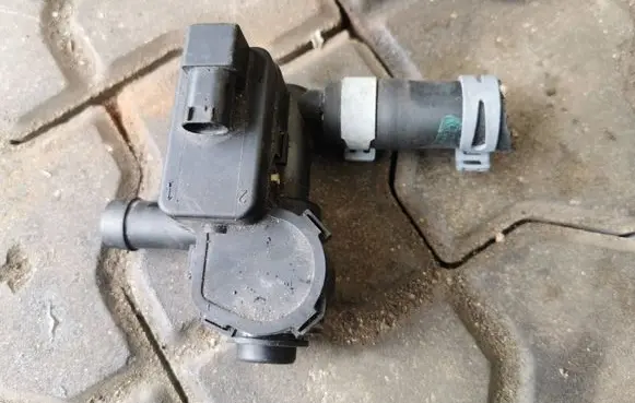 Volkswagen Touareg II Coolant heater control valve 7PP819810A