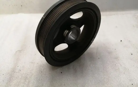 Toyota Avensis T250 Crankshaft pulley 134080R011