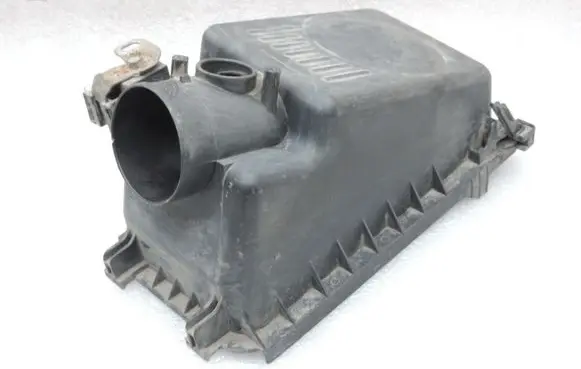 Toyota Avensis T250 Air filter box 177050D041