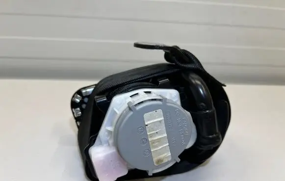 Audi A3 S3 8V Front seatbelt 8v5857706E