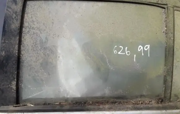 Mazda 626 Rear door window glass PILKA