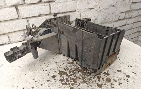 Opel Vivaro Battery box tray 8200720386 245960 93859961