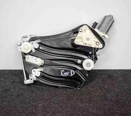 Rear window lifting mechanism without motor