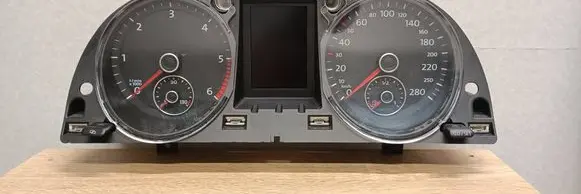 Speedometer (instrument cluster)