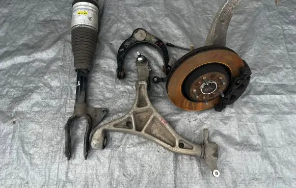 Jeep Grand Cherokee Front wheel hub spindle knuckle