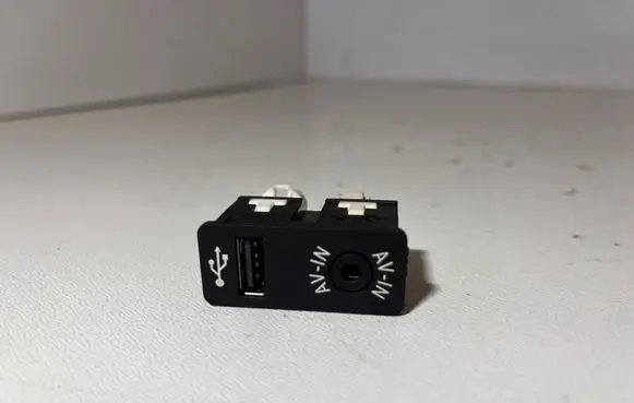 BMW 5 F10 F11 AUX in-socket connector 9229242