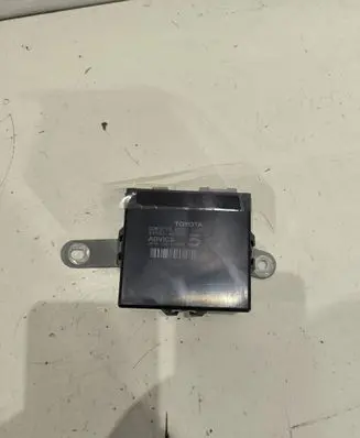 Lexus RX 450H Hand brake control module 8905048040 15181111390
