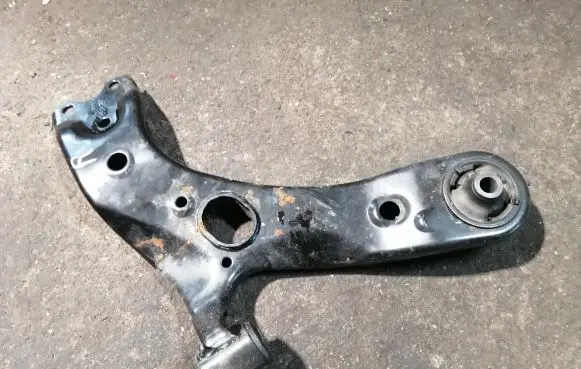 Toyota Verso Front lower control arm/wishbone