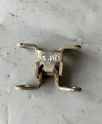 Tailgate/trunk/boot hinge