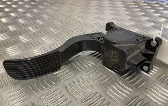 Mercedes-Benz Sprinter W906 Accelerator throttle pedal A9063000404