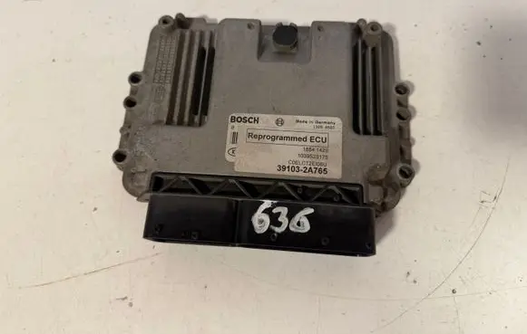 KIA Ceed Engine control unit/module 391032A765