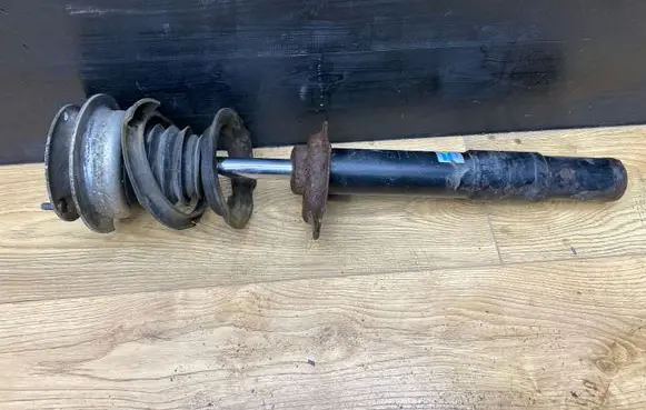 BMW 5 E60 E61 Front shock absorber/damper 22138361
