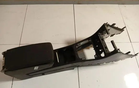 Volkswagen PASSAT B6 Armrest 0548206617