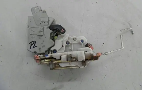 Nissan Primera Front door lock B3238