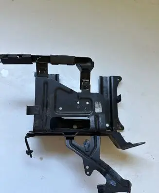 Volkswagen PASSAT B8 Battery bracket 5q0907102f