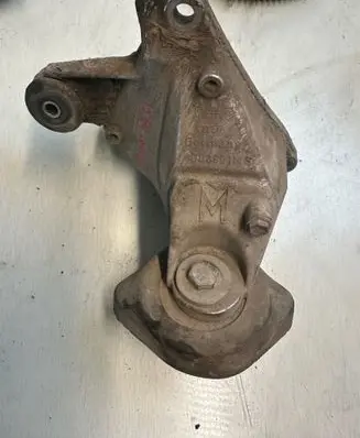 Volkswagen PASSAT B5 Gearbox mounting bracket 8D0399114S