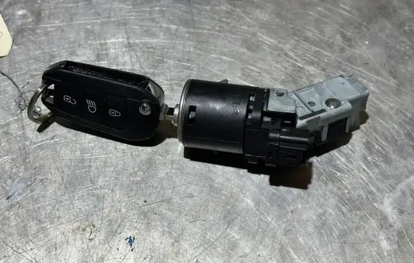 Citroen C4 III e-C4 Ignition lock 9673257480 36454600