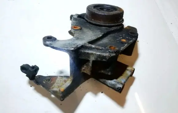 Chrysler Voyager Engine mounting bracket