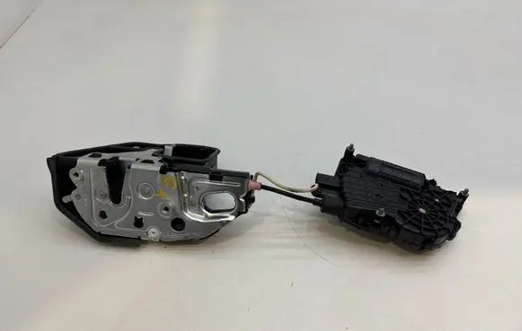BMW 5 F10 F11 Rear door soft close latching motor A053702