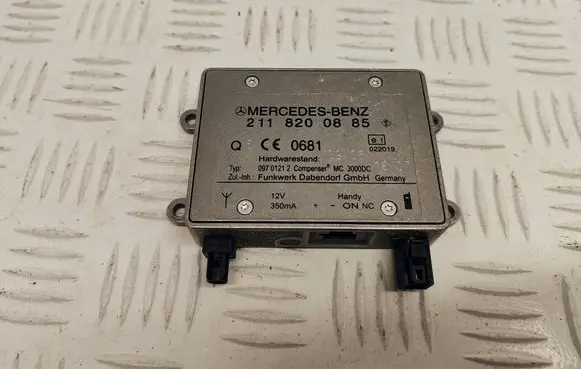 Mercedes-Benz ML W164 Aerial antenna amplifier 2118200885