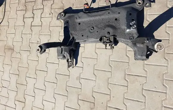 Volvo V40 Front axle beam 