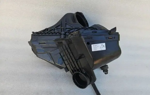 Audi A4 S4 B8 8K Air filter box 8K0133837AA