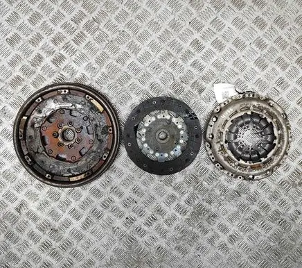 Nissan Pulsar Clutch set kit 301010007R 1231000Q4J