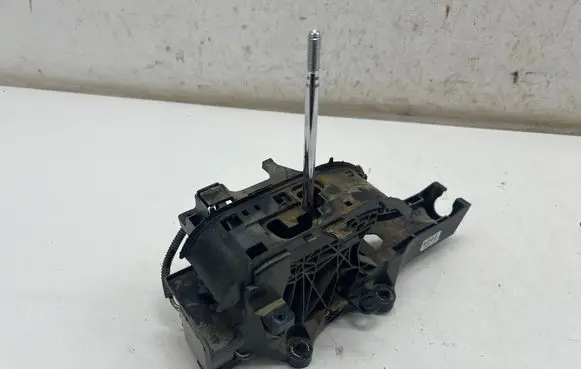 Toyota Hilux VIII Gear shifter/selector 27MAY21
