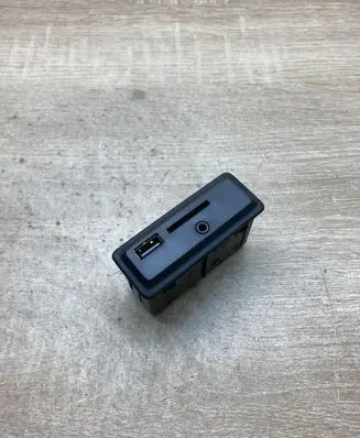 Renault Master III AUX in-socket connector 280233290R 33304976