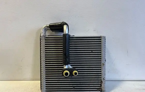 Polestar 2 Air conditioning (A/C) radiator (interior) 
