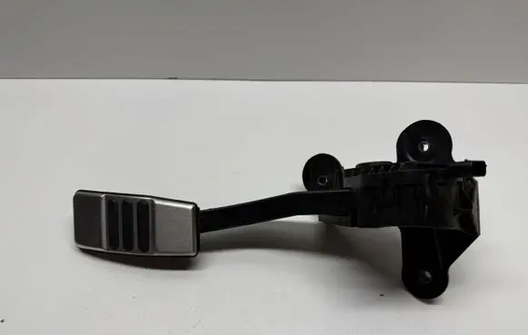 Ford Mustang VI Accelerator throttle pedal CR339F836AD K863G A2327A0949