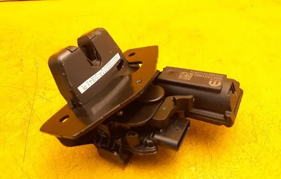 Peugeot 3008 III Tailgate/trunk/boot lock/catch/latch 9843351880