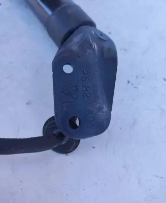 Porsche Cayenne (92A) Tailgate strut 7P5827851B 17092010