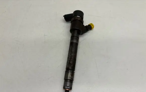 Volvo S60 Fuel injector 30750283