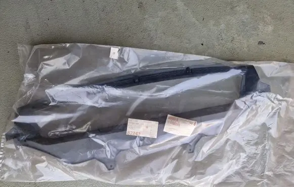 Porsche Macan (95B) Front bumper mounting bracket 95B807925 95B8079251E0