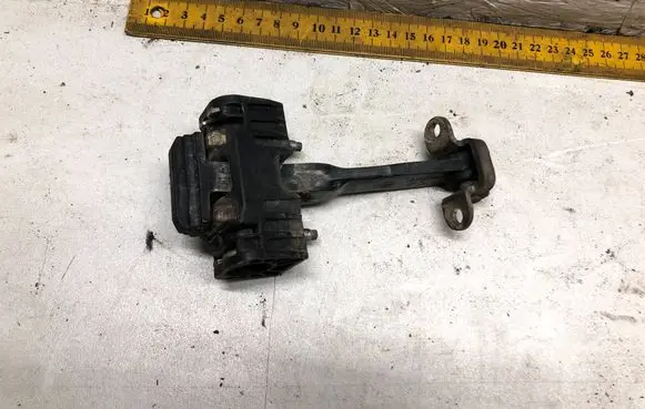 Alfa Romeo 159 Rear door check strap stopper 60690660