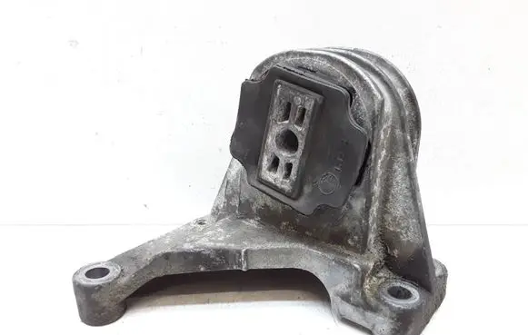 Volvo S60 Engine mount bracket