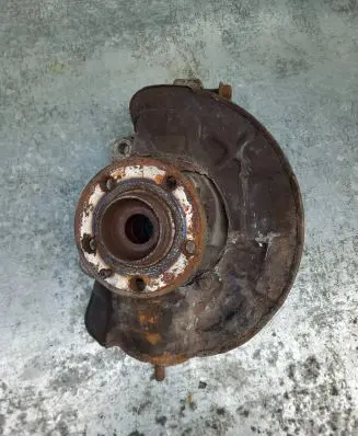 Volvo V70 Front wheel hub 9461943