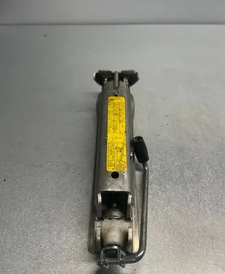 Audi A6 S6 C6 4F Lift Jack 4F0011031H