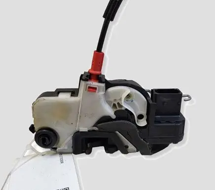 Opel Zafira C Rear door lock 3023880