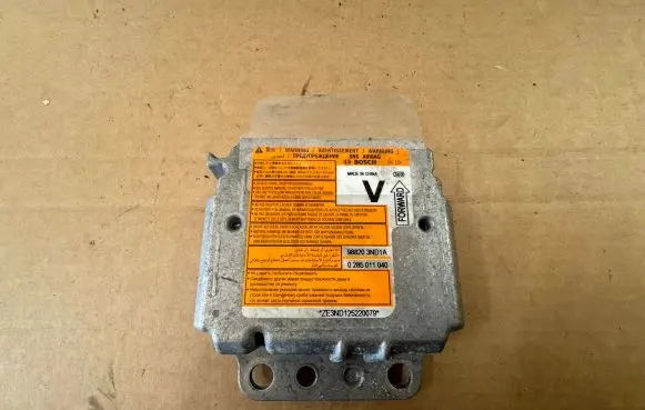 Nissan Leaf I (ZE0) Airbag control unit/module 988203ND1A 0285011040
