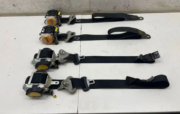 Toyota Hilux VIII Set of seat belts 6155974 ADAF018 0589P1000146
