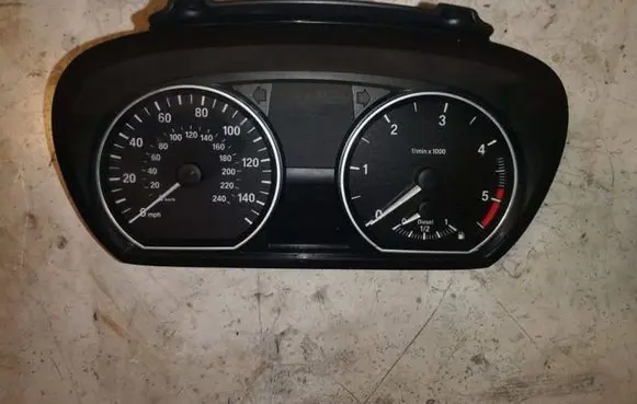 BMW 1 E81 E87 Speedometer (instrument cluster) 102498293 D671