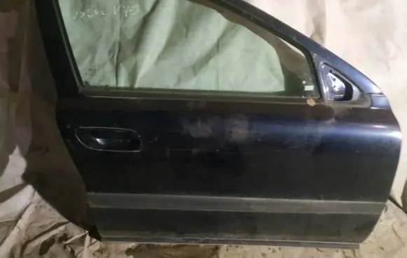 Volvo V70 Front door melynos