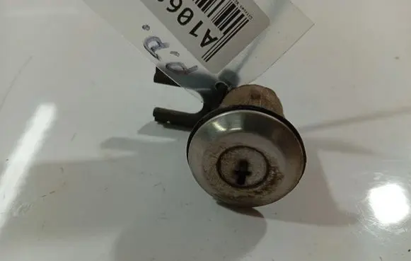 Citroen Xsara Picasso Front door lock (next to the handle) 