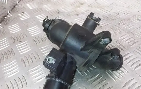 Mercedes-Benz Sprinter W906 Thermostat/thermostat housing A6512000615