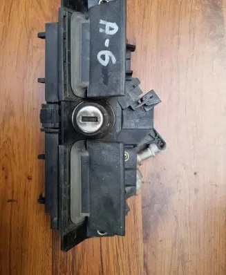 Audi A6 S6 C5 4B Tailgate/trunk/boot lock/catch/latch 8D9827565H 4B0827565H