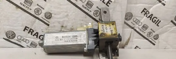 Volkswagen Touareg I Seat adjustment motor 0390203219